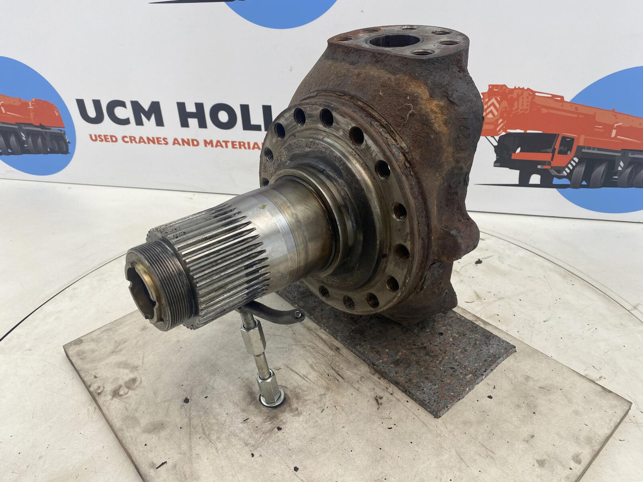 Liebherr LTM 1025 Steering knuckle 16 holes axle 1 - Fusée d'essieu pour Grue mobile: photos 1 Liebherr LTM 1025 Steering knuckle 16 holes axle 1 - Fusée d'essieu pour Grue mobile: photos 1