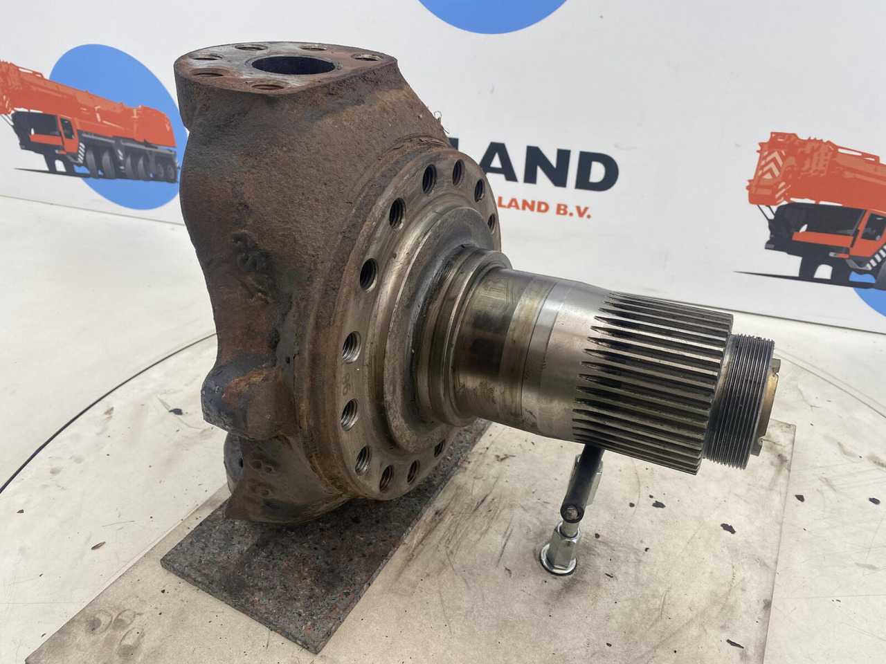 Liebherr LTM 1025 Steering knuckle 16 holes axle 1 - Fusée d'essieu pour Grue mobile: photos 3 Liebherr LTM 1025 Steering knuckle 16 holes axle 1 - Fusée d'essieu pour Grue mobile: photos 3