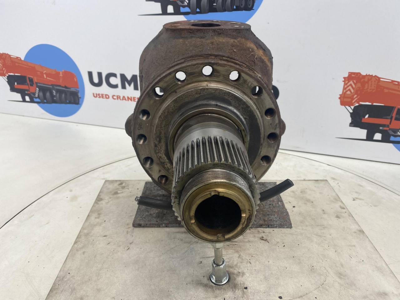 Liebherr LTM 1025 Steering knuckle 16 holes axle 1 - Fusée d'essieu pour Grue mobile: photos 2 Liebherr LTM 1025 Steering knuckle 16 holes axle 1 - Fusée d'essieu pour Grue mobile: photos 2