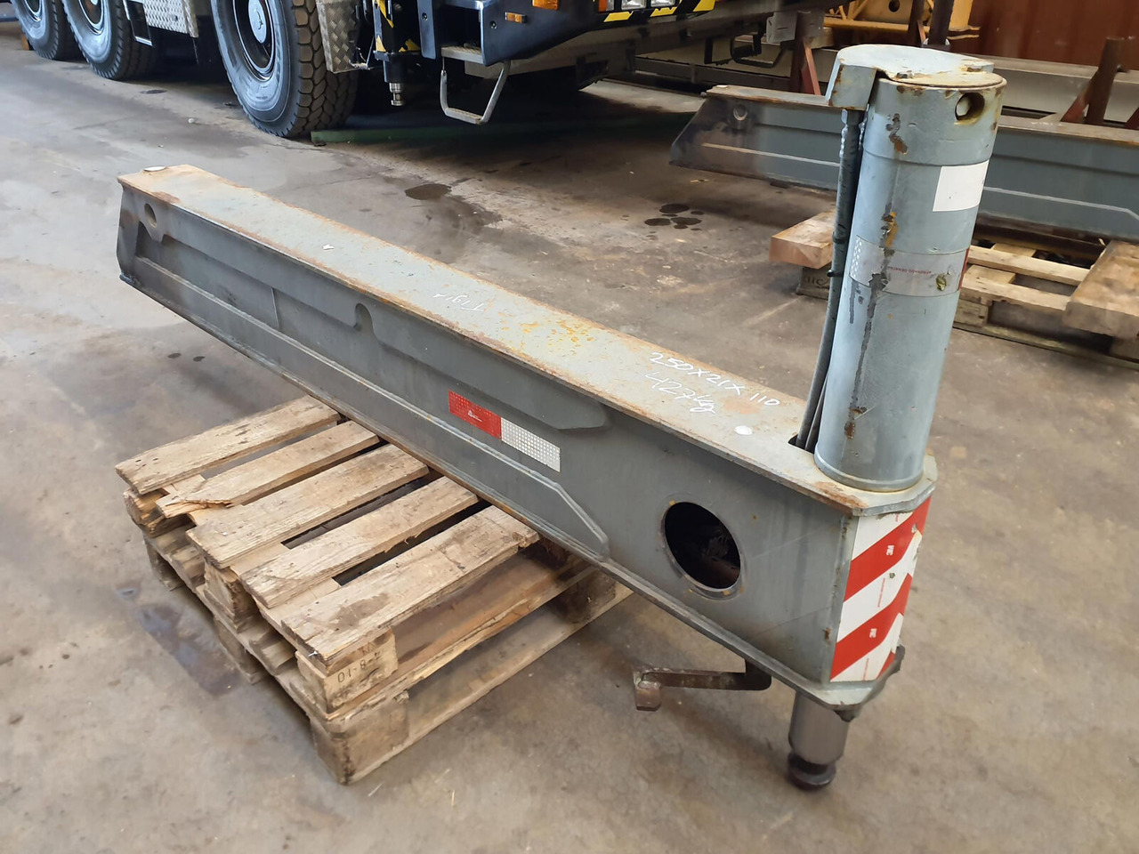 Liebherr LTM 1050-1 Outrigger rear - Suspension pour Grue mobile: photos 1 Liebherr LTM 1050-1 Outrigger rear - Suspension pour Grue mobile: photos 1