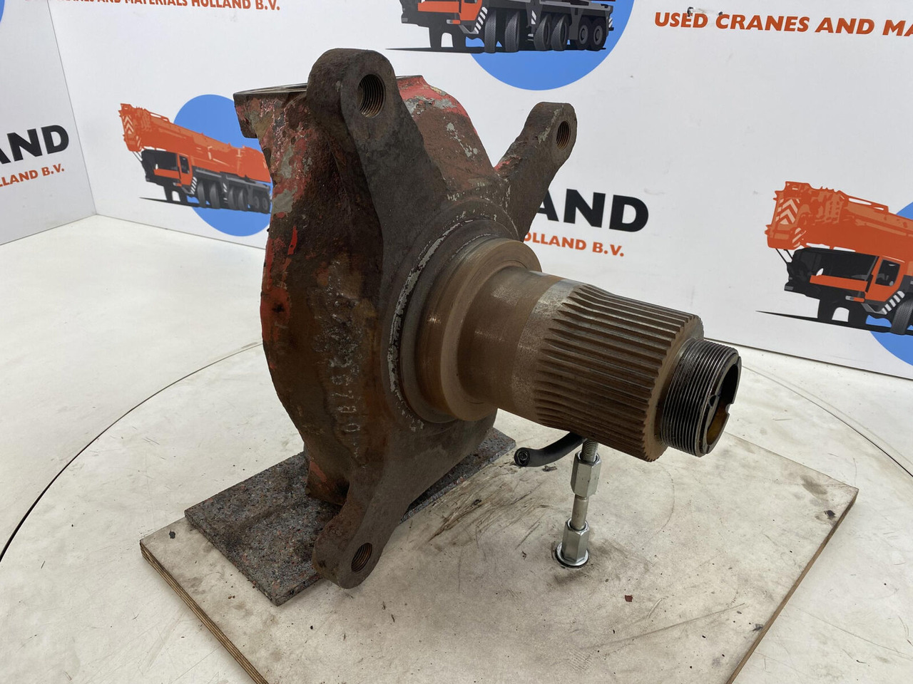 Liebherr LTM 1060 Steering knuckle axle 1 and 2 - Fusée d'essieu pour Grue mobile: photos 3 Liebherr LTM 1060 Steering knuckle axle 1 and 2 - Fusée d'essieu pour Grue mobile: photos 3