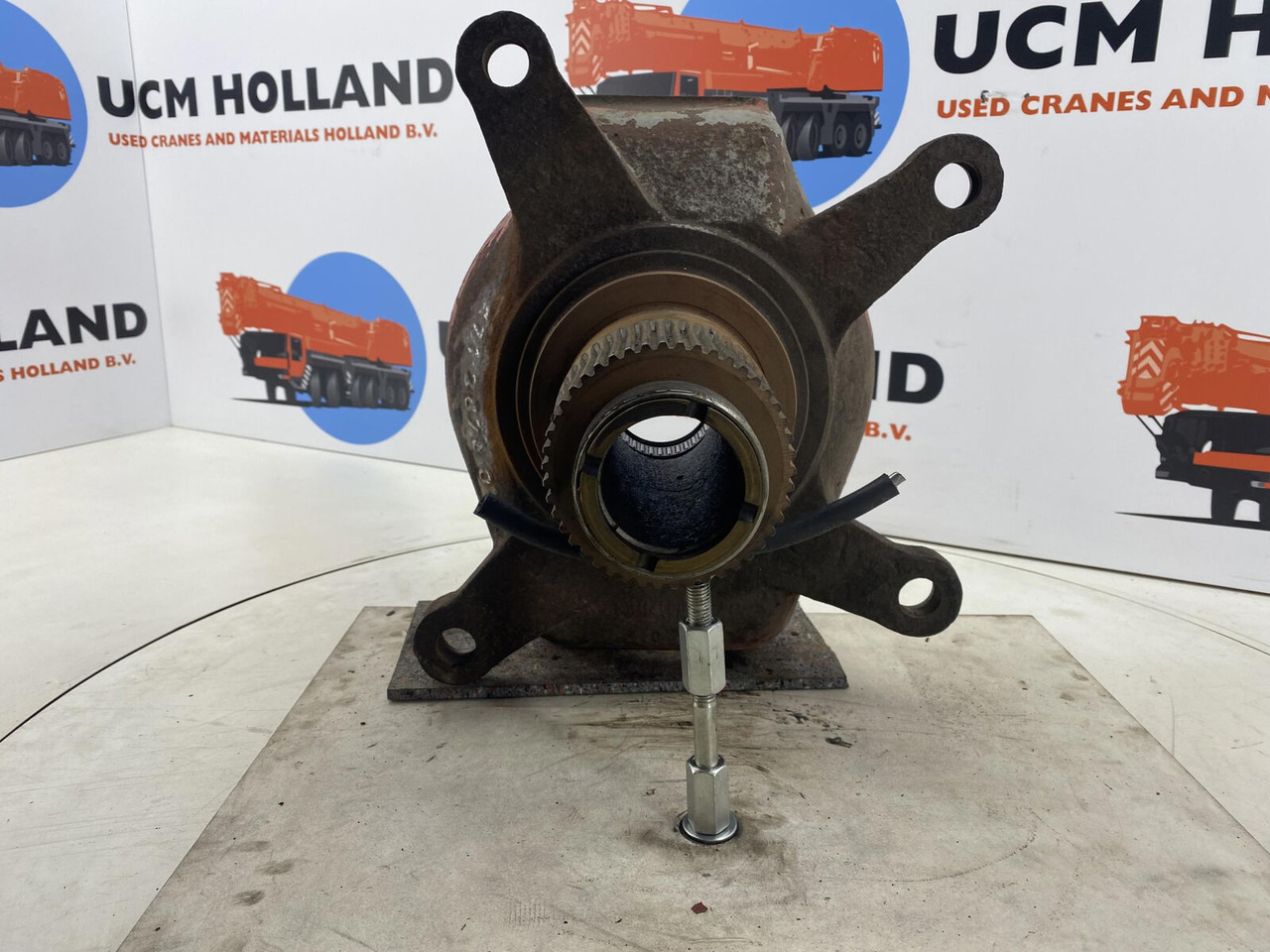 Liebherr LTM 1060 Steering knuckle axle 1 and 2 - Fusée d'essieu pour Grue mobile: photos 2 Liebherr LTM 1060 Steering knuckle axle 1 and 2 - Fusée d'essieu pour Grue mobile: photos 2
