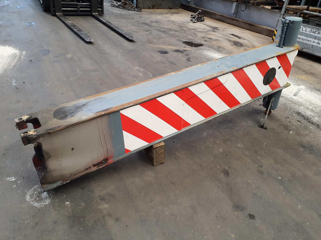 Liebherr LTM 1070-4.1 outrigger beam complete rear - Suspension pour Grue mobile: photos 3 Liebherr LTM 1070-4.1 outrigger beam complete rear - Suspension pour Grue mobile: photos 3