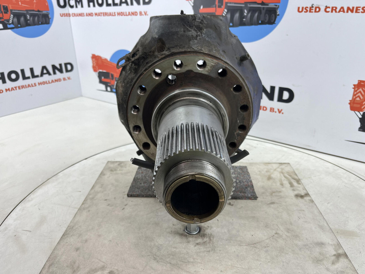Liebherr LTM 1070-4.2 Steering knuckle 16 holes axle 3 - Fusée d'essieu pour Grue mobile: photos 2 Liebherr LTM 1070-4.2 Steering knuckle 16 holes axle 3 - Fusée d'essieu pour Grue mobile: photos 2