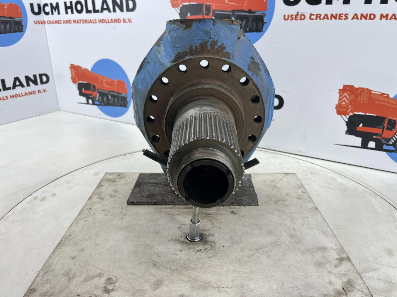 Liebherr LTM 1070 Steering knuckle 16 holes axle 4 - Fusée d'essieu pour Grue mobile: photos 2 Liebherr LTM 1070 Steering knuckle 16 holes axle 4 - Fusée d'essieu pour Grue mobile: photos 2