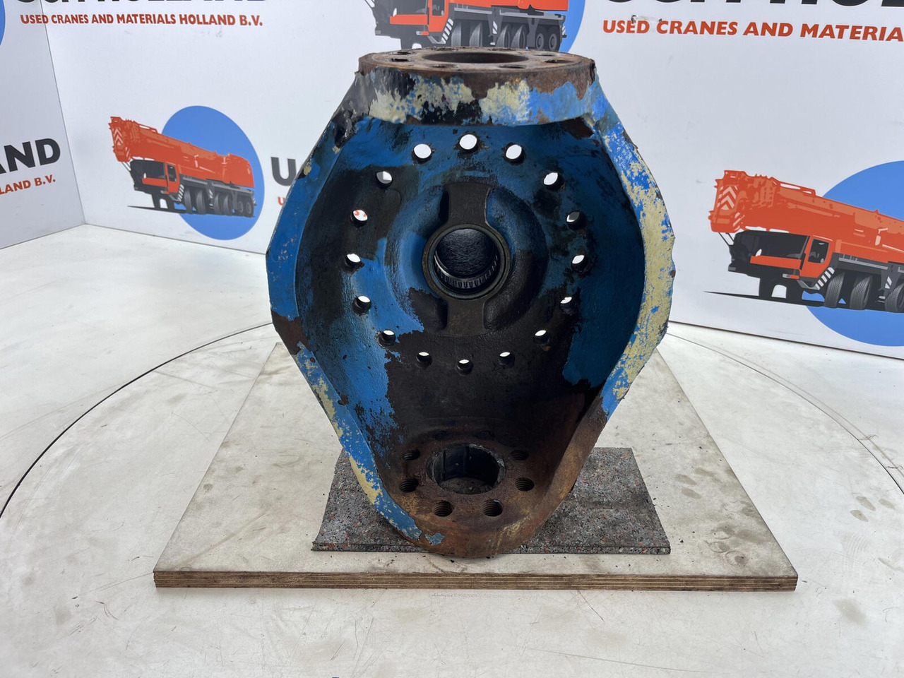 Liebherr LTM 1070 Steering knuckle 16 holes axle 4 - Fusée d'essieu pour Grue mobile: photos 5 Liebherr LTM 1070 Steering knuckle 16 holes axle 4 - Fusée d'essieu pour Grue mobile: photos 5