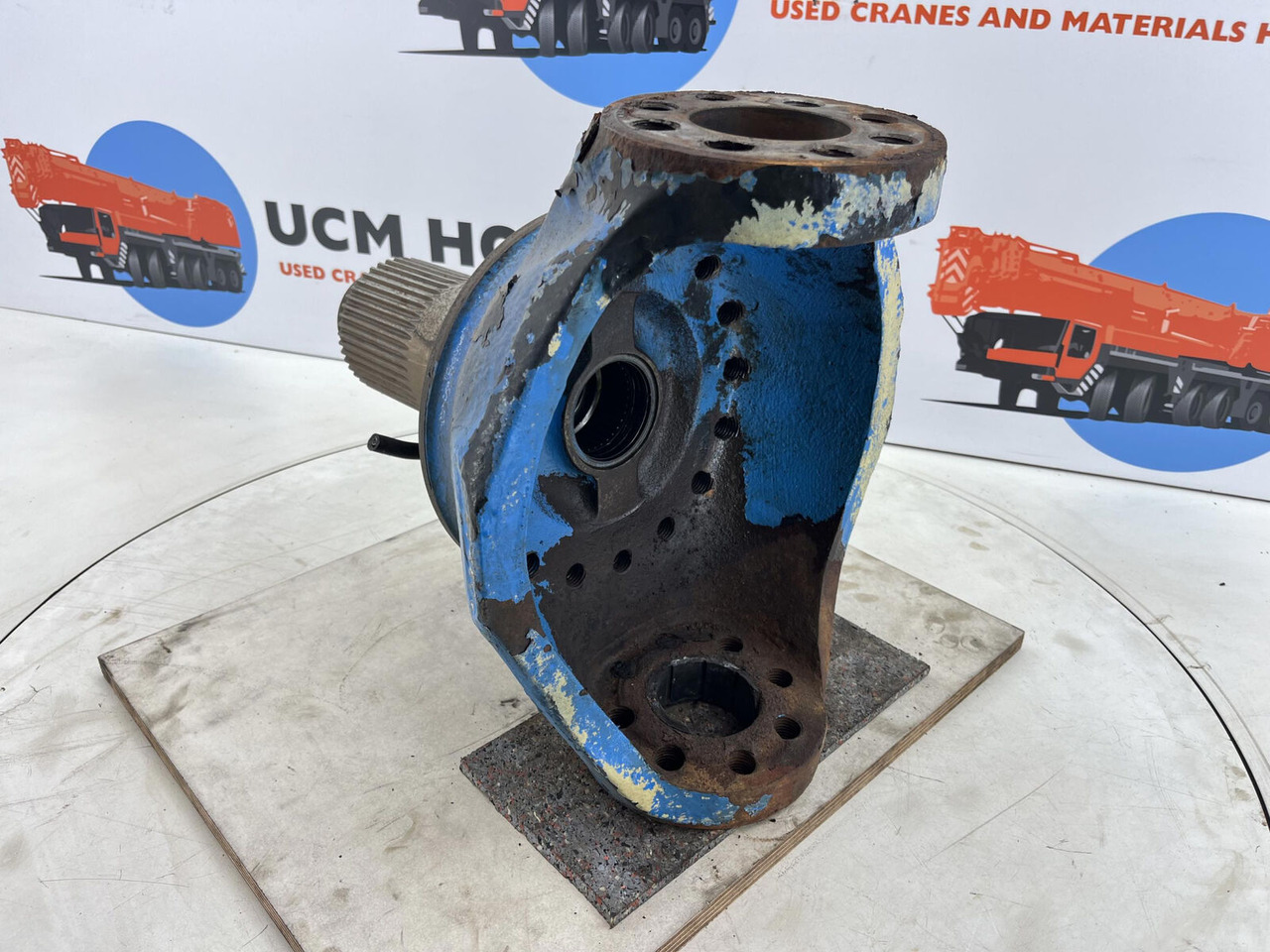 Liebherr LTM 1070 Steering knuckle 16 holes axle 4 - Fusée d'essieu pour Grue mobile: photos 4 Liebherr LTM 1070 Steering knuckle 16 holes axle 4 - Fusée d'essieu pour Grue mobile: photos 4