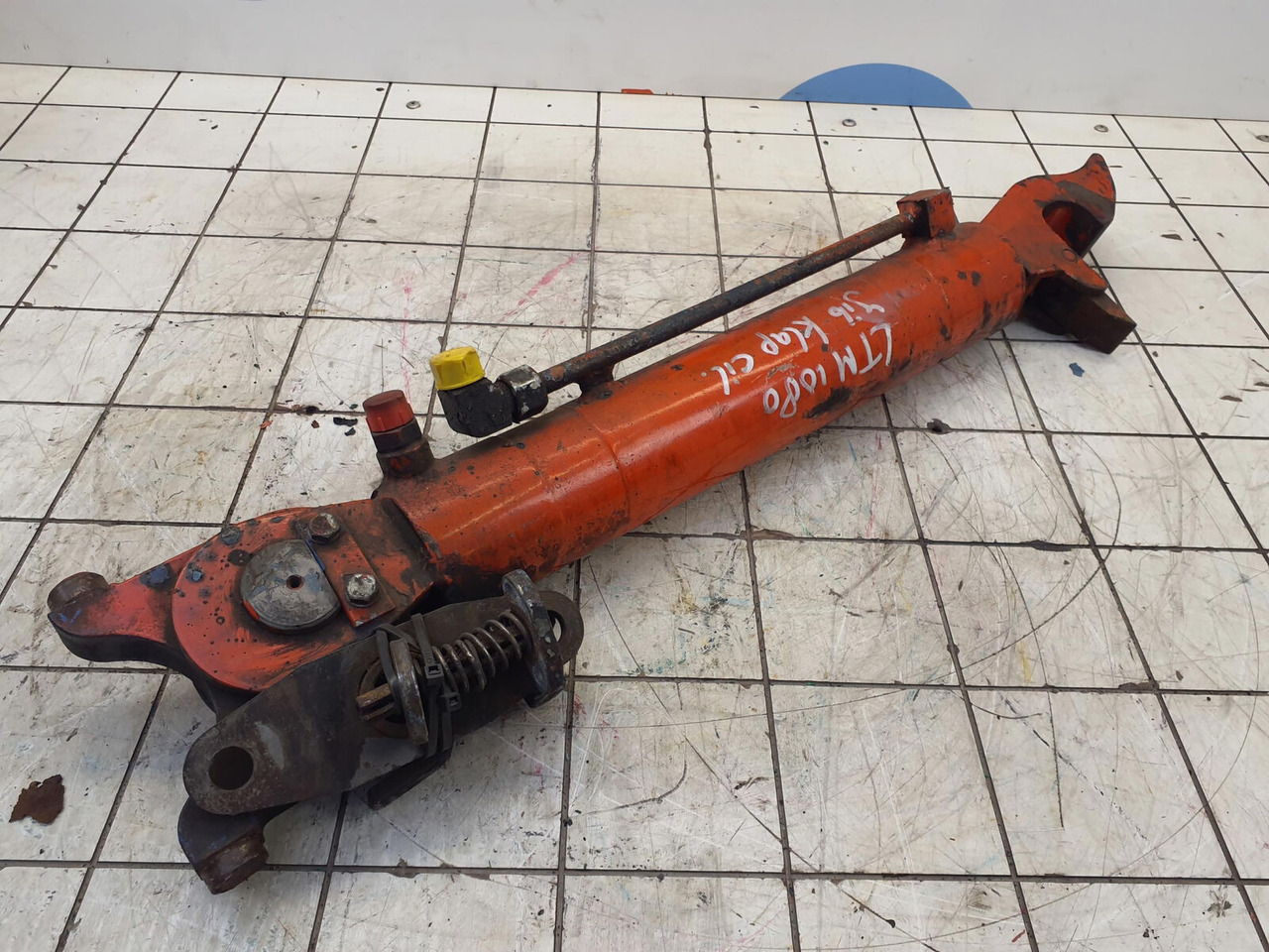 Liebherr LTM 1080 Jib tilt cylinder - Vérin hydraulique pour Grue mobile: photos 3 Liebherr LTM 1080 Jib tilt cylinder - Vérin hydraulique pour Grue mobile: photos 3