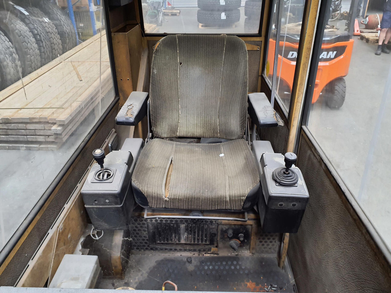 Liebherr LTM 1140 upper cabin - Cabine pour Grue mobile: photos 5 Liebherr LTM 1140 upper cabin - Cabine pour Grue mobile: photos 5