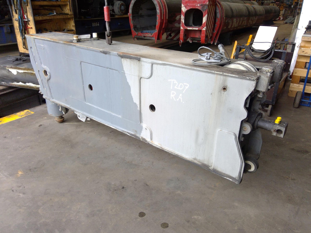 Liebherr LTM 1250-6.1 outrigger beam complete rear - Suspension pour Grue: photos 4 Liebherr LTM 1250-6.1 outrigger beam complete rear - Suspension pour Grue: photos 4