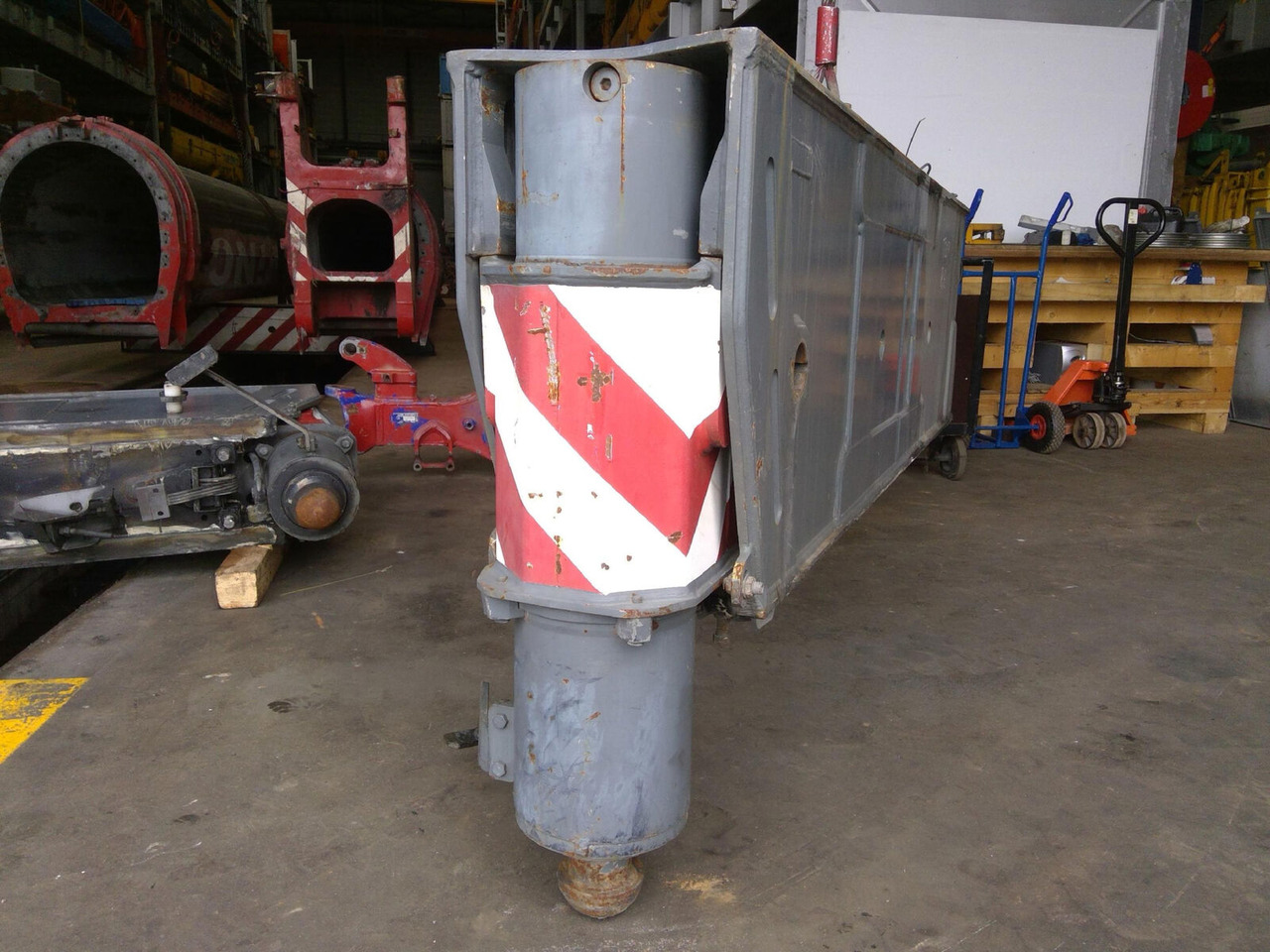 Liebherr LTM 1250-6.1 outrigger beam complete rear - Suspension pour Grue: photos 5 Liebherr LTM 1250-6.1 outrigger beam complete rear - Suspension pour Grue: photos 5