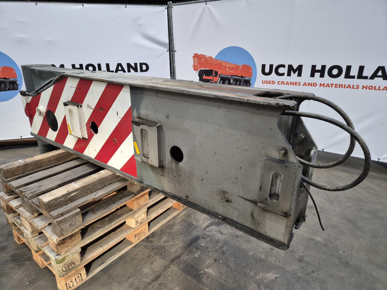 Liebherr LTM 1250-6.1 outriggerbeam rear with support cylinder - Suspension pour Grue: photos 4 Liebherr LTM 1250-6.1 outriggerbeam rear with support cylinder - Suspension pour Grue: photos 4