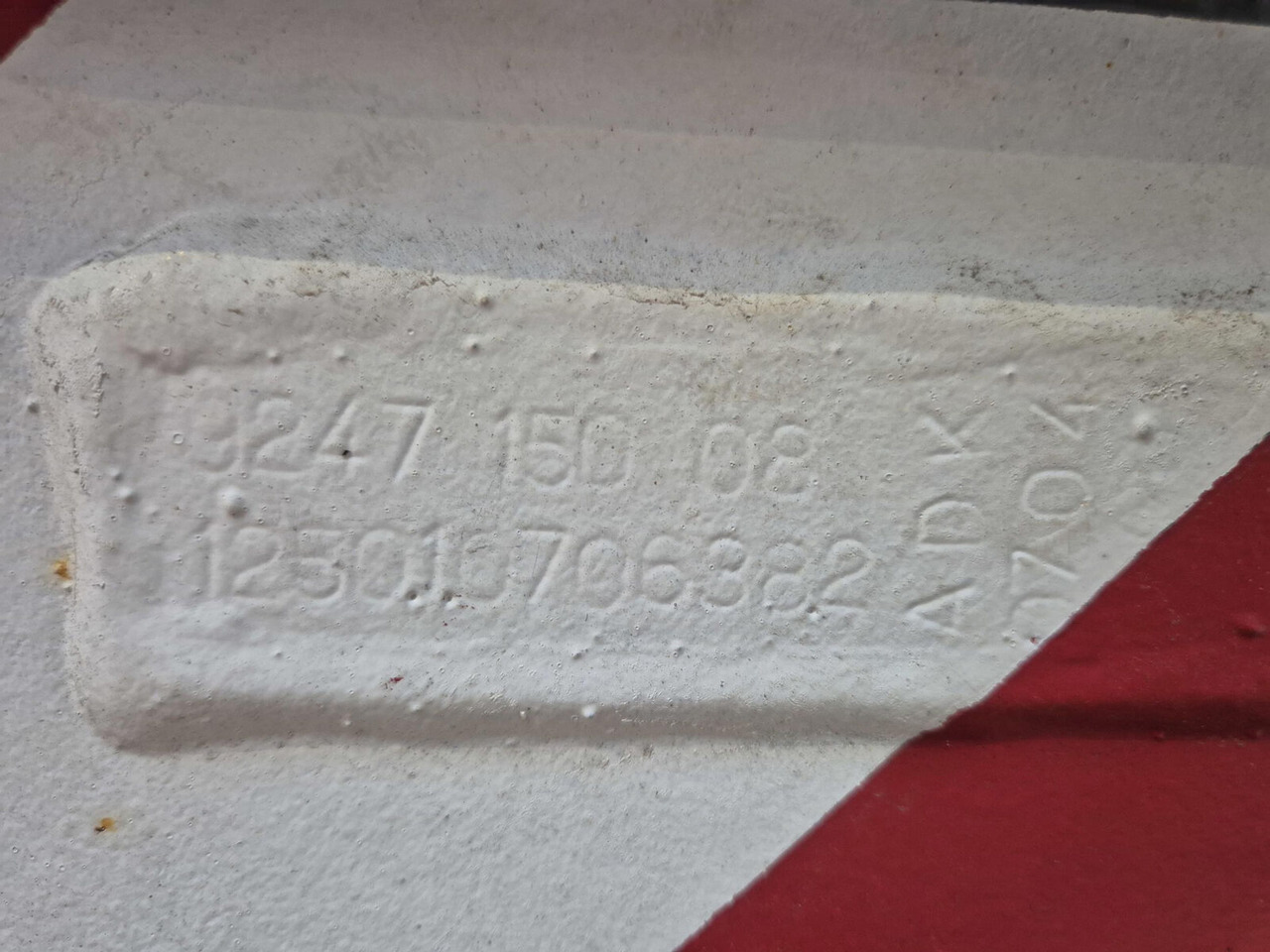 Liebherr LTM 1250-6.1 outriggerbeam rear with support cylinder - Suspension pour Grue: photos 5 Liebherr LTM 1250-6.1 outriggerbeam rear with support cylinder - Suspension pour Grue: photos 5