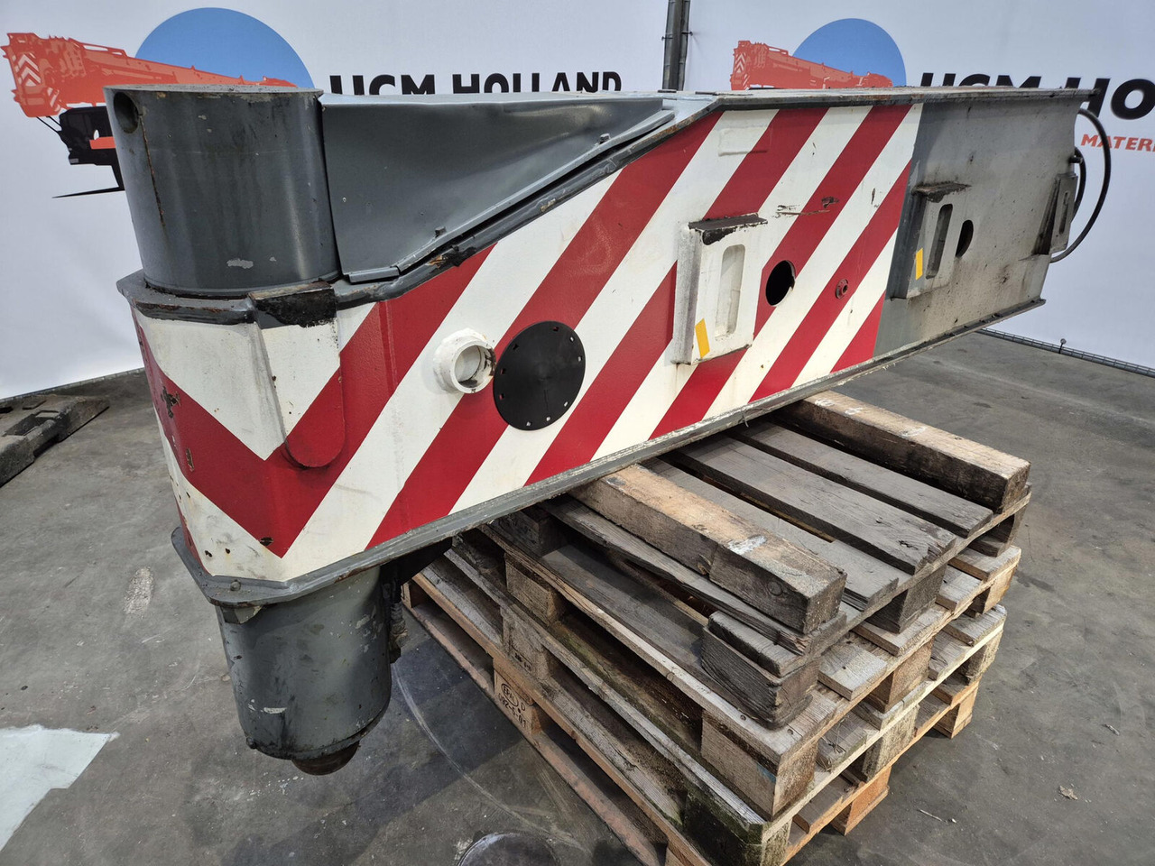 Liebherr LTM 1250-6.1 outriggerbeam rear with support cylinder - Suspension pour Grue: photos 2 Liebherr LTM 1250-6.1 outriggerbeam rear with support cylinder - Suspension pour Grue: photos 2