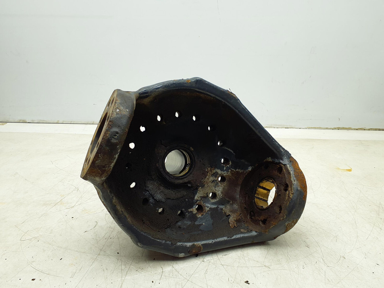 Liebherr LTM 1400-7.1 steering knuckle 16 holes - Fusée d'essieu pour Grue mobile: photos 5 Liebherr LTM 1400-7.1 steering knuckle 16 holes - Fusée d'essieu pour Grue mobile: photos 5