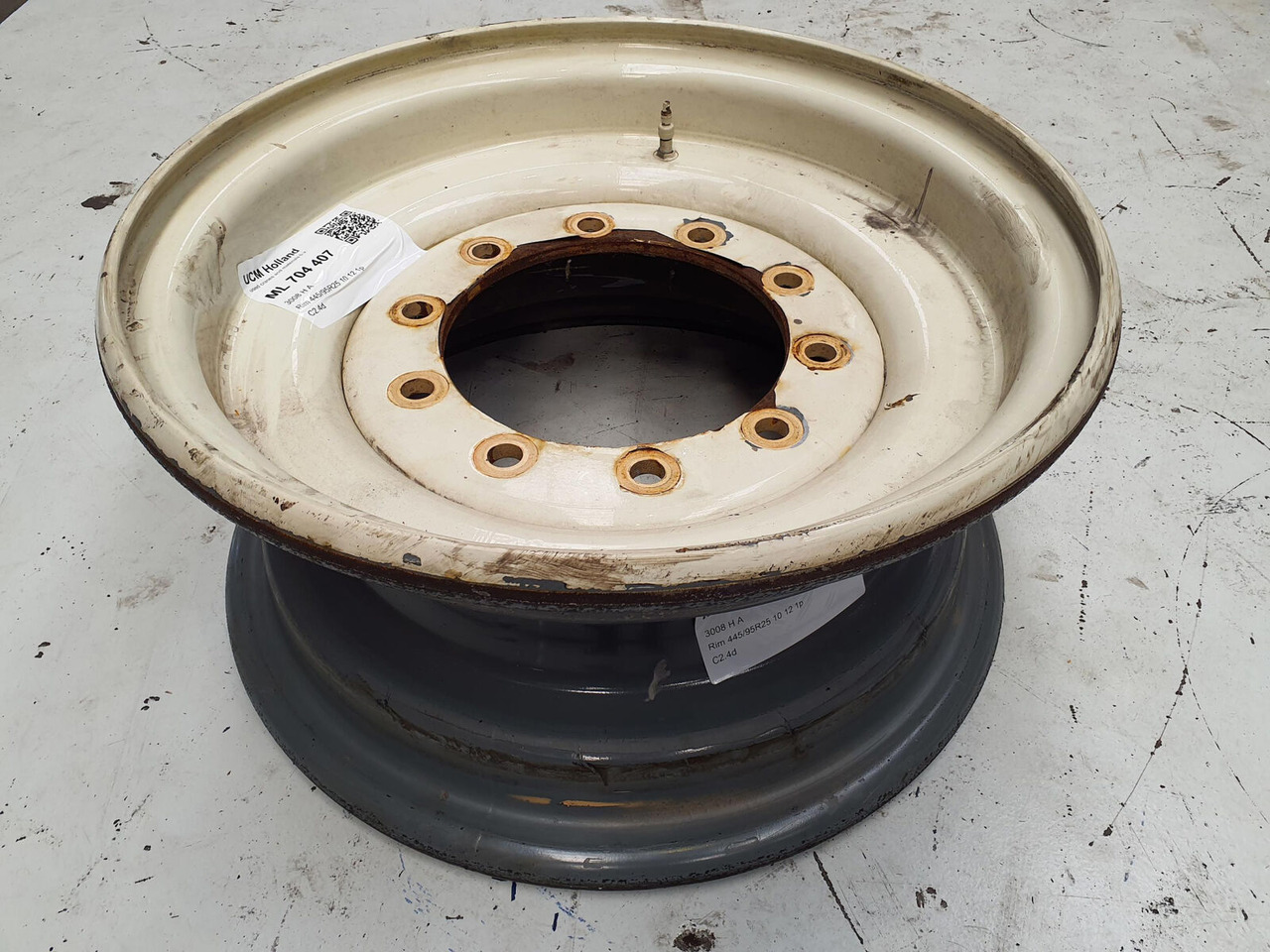 Liebherr Rim 445/95R25 10 12 1p - Jante pour Grue: photos 1 Liebherr Rim 445/95R25 10 12 1p - Jante pour Grue: photos 1