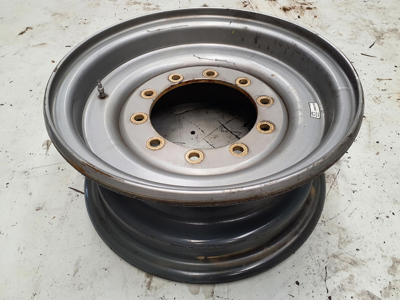 Liebherr Rim 445/95R25 10 12 1p - Jante pour Grue: photos 1 Liebherr Rim 445/95R25 10 12 1p - Jante pour Grue: photos 1