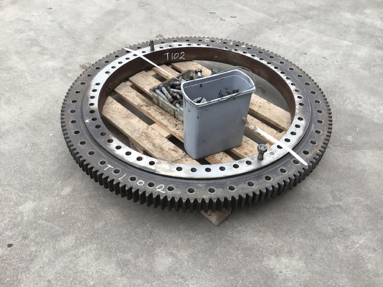 Spierings SK 477 AT4 slew ring - Couronne d'orientation pour Grue mobile: photos 1 Spierings SK 477 AT4 slew ring - Couronne d'orientation pour Grue mobile: photos 1