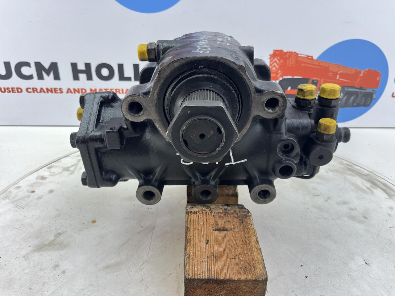 Spierings SK 477 AT4 steering box - Boîtier de direction pour Grue: photos 1 Spierings SK 477 AT4 steering box - Boîtier de direction pour Grue: photos 1