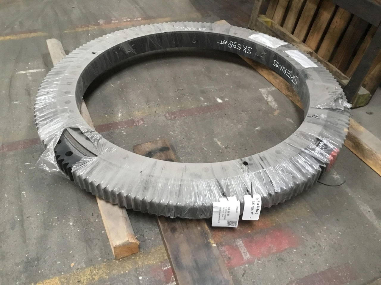 Spierings SK 598 AT5 slew ring - Couronne d'orientation pour Grue mobile: photos 1 Spierings SK 598 AT5 slew ring - Couronne d'orientation pour Grue mobile: photos 1