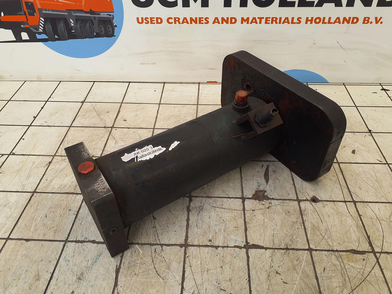 Terex AC 155 counterweight lift cylinder - Vérin hydraulique pour Grue mobile: photos 3 Terex AC 155 counterweight lift cylinder - Vérin hydraulique pour Grue mobile: photos 3