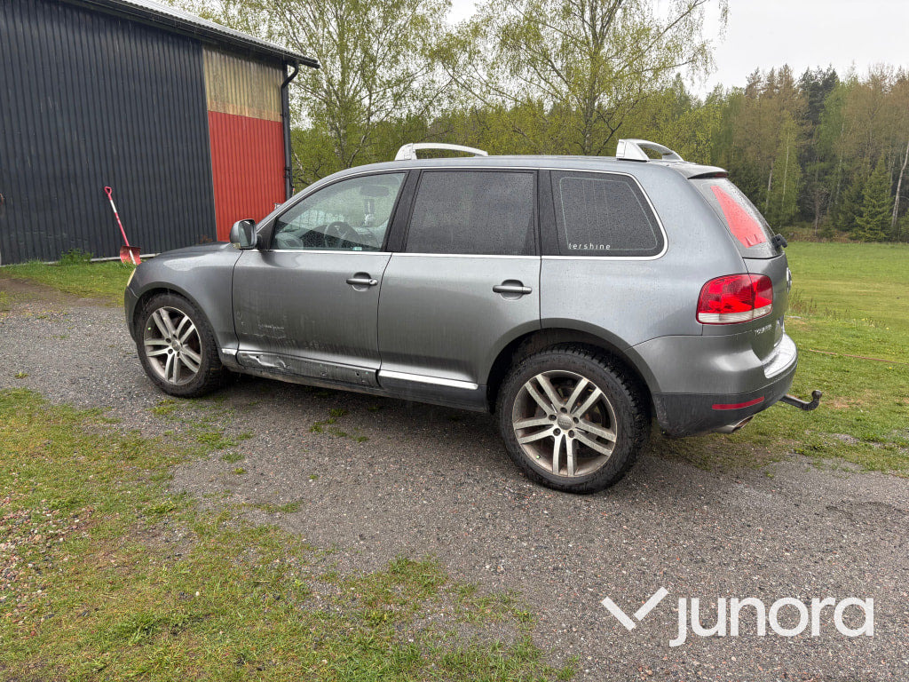 EPA / A-Traktor Volkswagen Touareg V8 - Voiture: photos 4 EPA / A-Traktor Volkswagen Touareg V8 - Voiture: photos 4