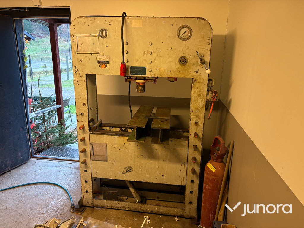 Hydraulpress - Hiab H100E, 100 ton - Presse plieuse: photos 1 Hydraulpress - Hiab H100E, 100 ton - Presse plieuse: photos 1