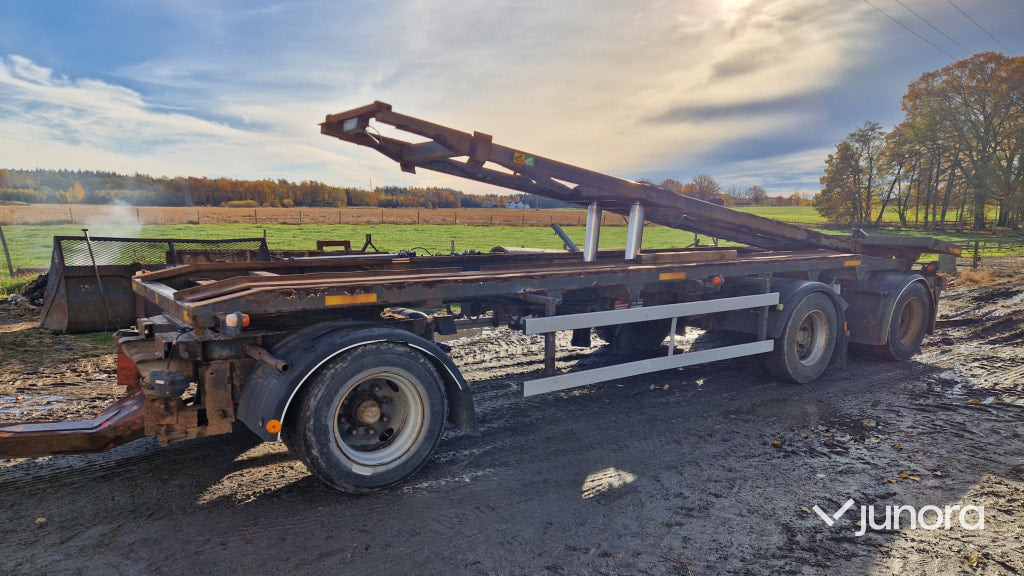 Lastväxlarvagn + Tipp - Härryda, THLBS-300-N - Remorque porte-conteneur/ Caisse mobile: photos 2 Lastväxlarvagn + Tipp - Härryda, THLBS-300-N - Remorque porte-conteneur/ Caisse mobile: photos 2