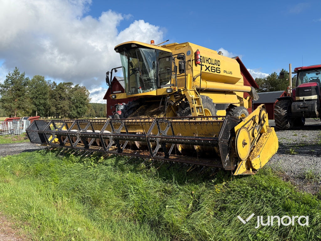 Skördetröska New Holland TX66 Plus - Moissonneuse-batteuse: photos 1 Skördetröska New Holland TX66 Plus - Moissonneuse-batteuse: photos 1