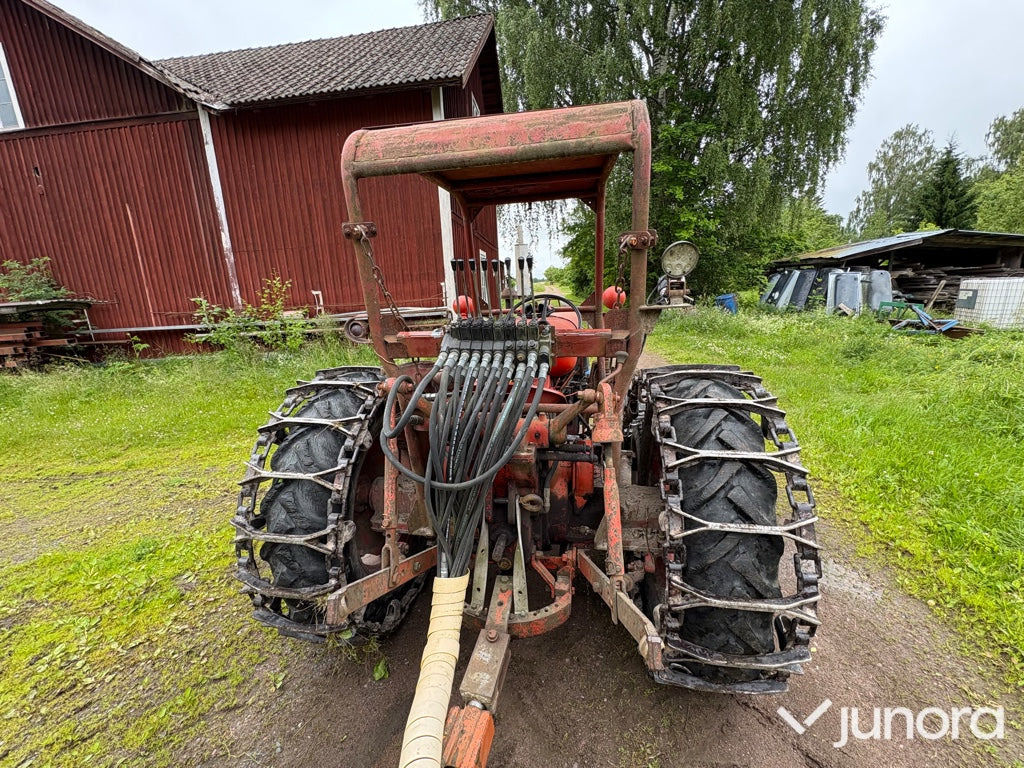 Traktor - Nuffield Universal 3DL - Tracteur agricole: photos 4 Traktor - Nuffield Universal 3DL - Tracteur agricole: photos 4
