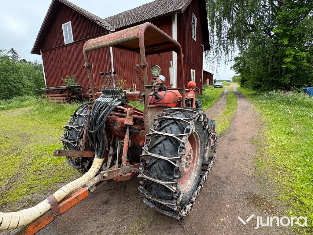 Traktor - Nuffield Universal 3DL - Tracteur agricole: photos 5 Traktor - Nuffield Universal 3DL - Tracteur agricole: photos 5