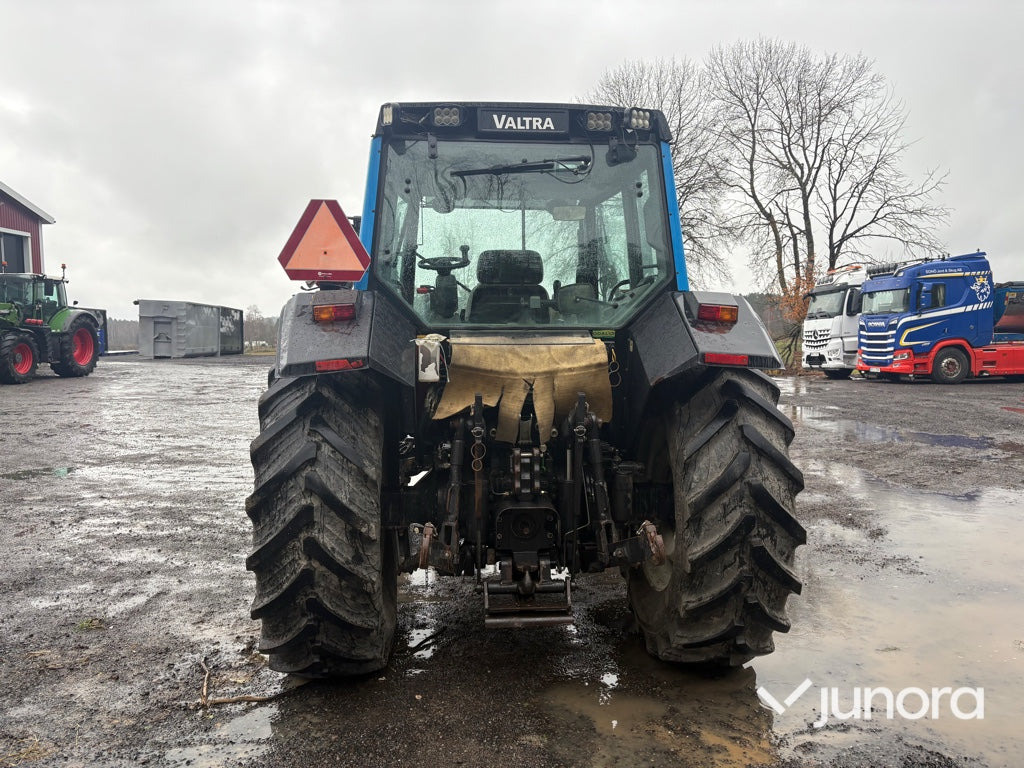 Traktor - Valtra 6550-4 med frontlastare - Tracteur agricole: photos 4 Traktor - Valtra 6550-4 med frontlastare - Tracteur agricole: photos 4