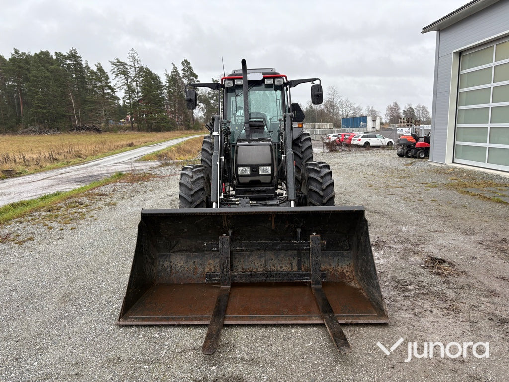 Traktor - Valtra A85-4 med frontlastare, 110 timmar - Tracteur agricole: photos 2 Traktor - Valtra A85-4 med frontlastare, 110 timmar - Tracteur agricole: photos 2