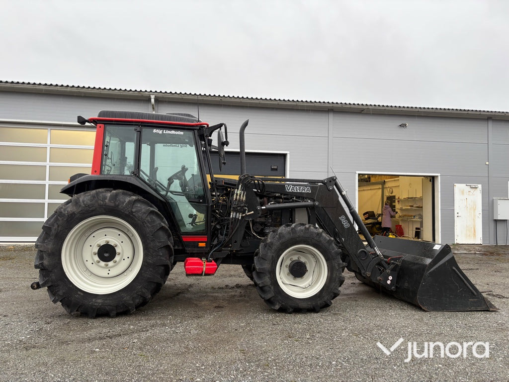Traktor - Valtra A85-4 med frontlastare, 110 timmar - Tracteur agricole: photos 4 Traktor - Valtra A85-4 med frontlastare, 110 timmar - Tracteur agricole: photos 4