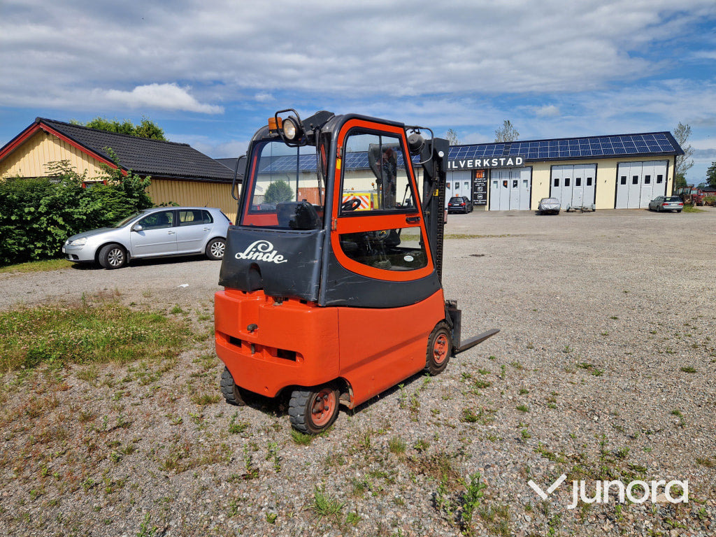 Truck Linde E20/600 - Chariot élévateur électrique: photos 1 Truck Linde E20/600 - Chariot élévateur électrique: photos 1