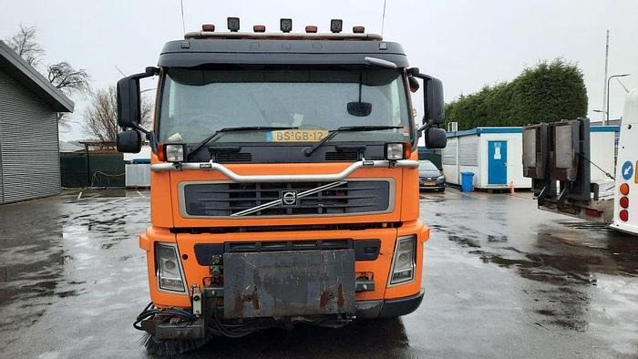 VOLVO M9 4x2R + Johnston Beam VX800 Road Cleaner - Balayeuse de voirie: photos 5 VOLVO M9 4x2R + Johnston Beam VX800 Road Cleaner - Balayeuse de voirie: photos 5