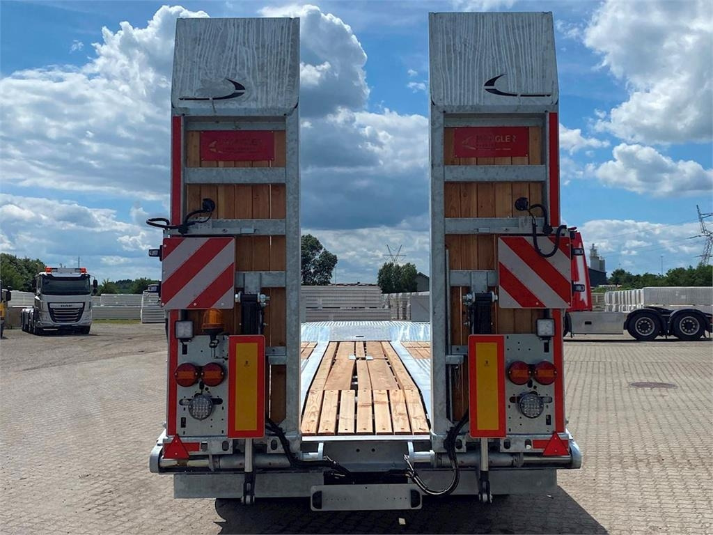 Hangler DTS 300 3 akslet med ramper - Remorque porte-engin surbaissée: photos 5 Hangler DTS 300 3 akslet med ramper - Remorque porte-engin surbaissée: photos 5