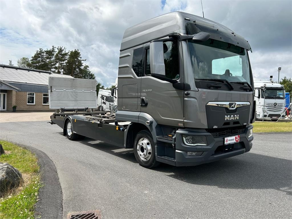 MAN TGL 8-220 4x2 BL incl. 2 stk veksellad - Camion porte-conteneur/ Caisse mobile: photos 2 MAN TGL 8-220 4x2 BL incl. 2 stk veksellad - Camion porte-conteneur/ Caisse mobile: photos 2