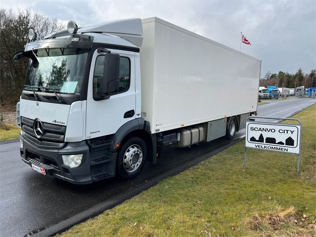 Mercedes-Benz Antos 1824 LnR - Camion fourgon: photos 1 Mercedes-Benz Antos 1824 LnR - Camion fourgon: photos 1