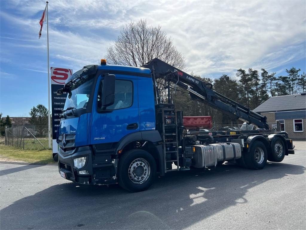 Mercedes-Benz Antos 2546 - Hiab 192 E kran - Camion multibenne: photos 1 Mercedes-Benz Antos 2546 - Hiab 192 E kran - Camion multibenne: photos 1