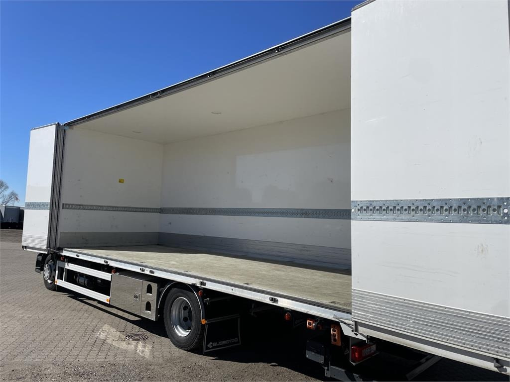 Renault D280 Premium  - Camion fourgon: photos 2 Renault D280 Premium  - Camion fourgon: photos 2