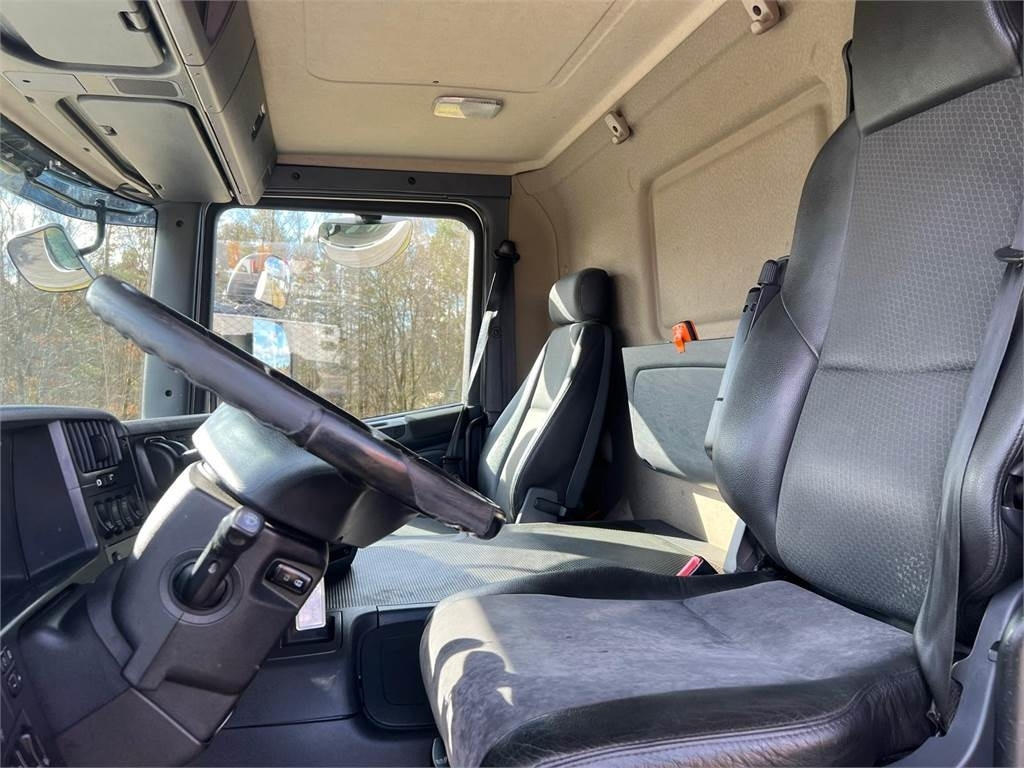 Camion à rideaux coulissants Scania P280 LB 6x2*4 MLB - 24 pallets: photos 9