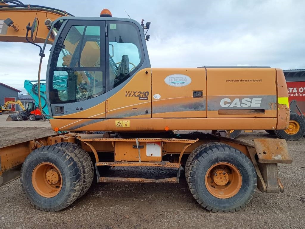 Case WX210 PYÖRITTÄJÄLLÄ - Pelle sur pneus: photos 2 Case WX210 PYÖRITTÄJÄLLÄ - Pelle sur pneus: photos 2