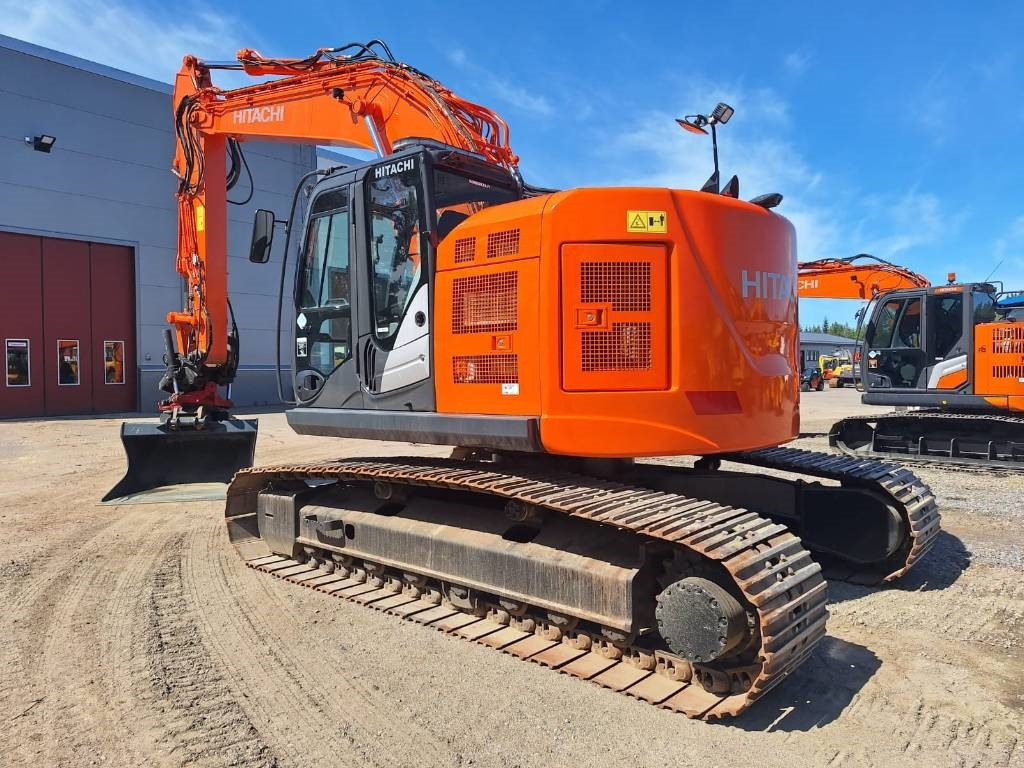 Hitachi MYYTY! SOLD! ZX225USLC-5 PYÖRITTÄJÄ+PIHDIT - Pelle sur chenille: photos 2 Hitachi MYYTY! SOLD! ZX225USLC-5 PYÖRITTÄJÄ+PIHDIT - Pelle sur chenille: photos 2