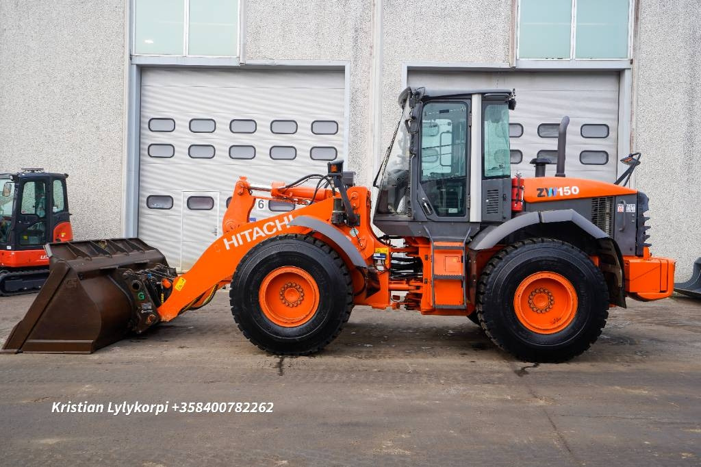 Hitachi ZW150 LONGBOOM - Chargeuse sur pneus: photos 1 Hitachi ZW150 LONGBOOM - Chargeuse sur pneus: photos 1