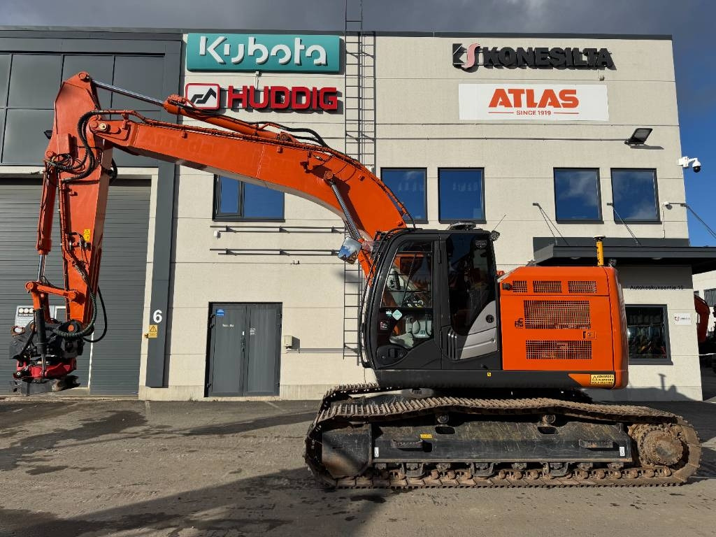 Hitachi ZX 225 US R LC-6 - Pelle sur chenille: photos 1 Hitachi ZX 225 US R LC-6 - Pelle sur chenille: photos 1