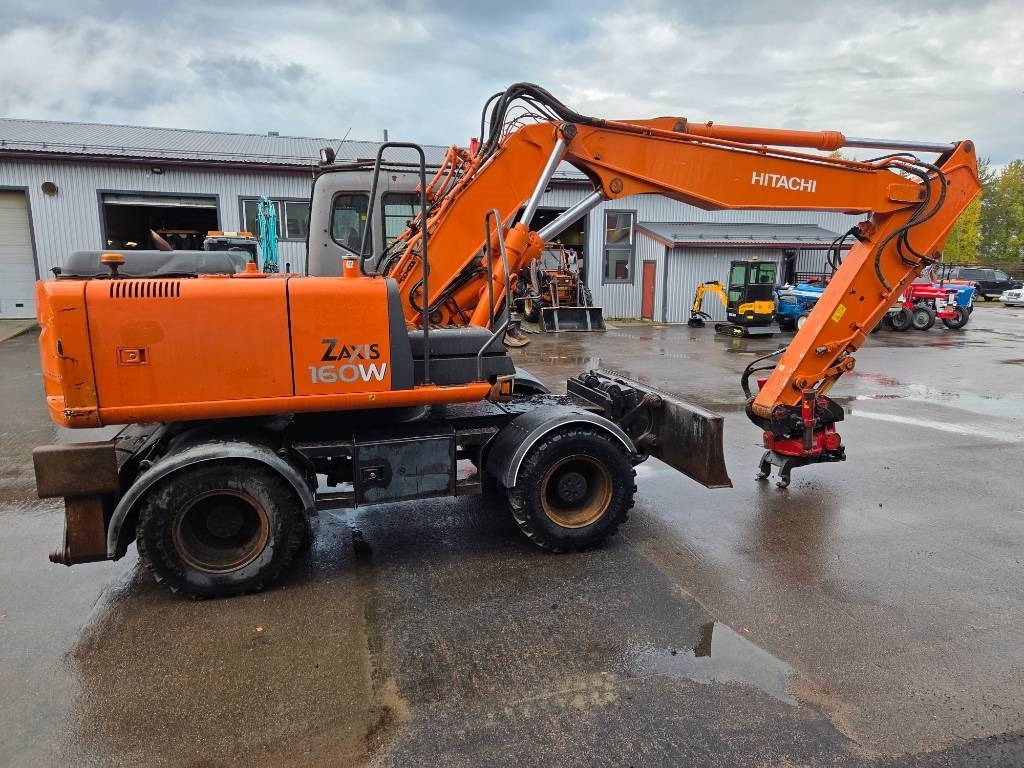 Hitachi ZX160 W PYÖRITTÄJÄLLÄ - Pelle sur pneus: photos 5 Hitachi ZX160 W PYÖRITTÄJÄLLÄ - Pelle sur pneus: photos 5