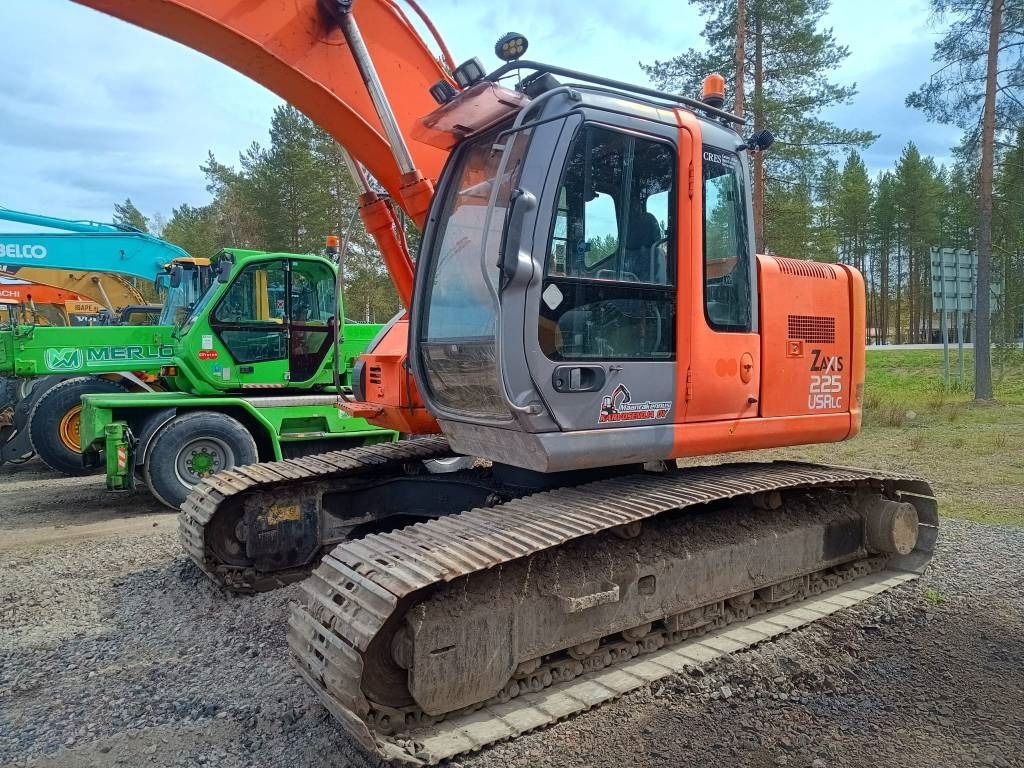 Hitachi ZX225USR KALLISTAJALLA - Pelle sur chenille: photos 2 Hitachi ZX225USR KALLISTAJALLA - Pelle sur chenille: photos 2