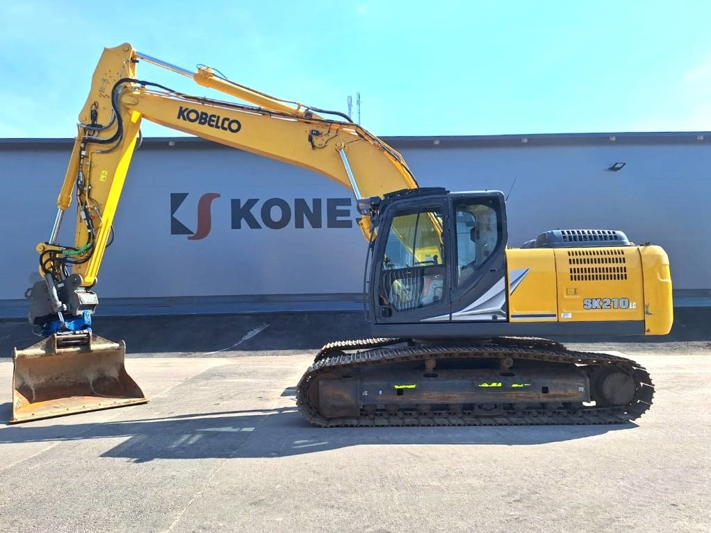 Kobelco SK210LC-11 PYÖRITTÄJÄLLÄ - Pelle sur chenille: photos 1 Kobelco SK210LC-11 PYÖRITTÄJÄLLÄ - Pelle sur chenille: photos 1