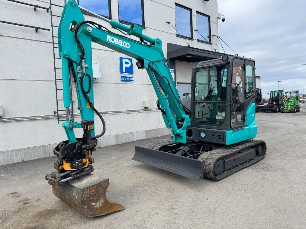 Kobelco SK45SRX-6 Pyörittäjä pihdeillä - Mini pelle: photos 2 Kobelco SK45SRX-6 Pyörittäjä pihdeillä - Mini pelle: photos 2